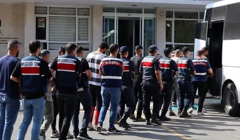 mersinde-teror-orgutu-pkkypg-operasyonunda-12-zanli-yakalandi