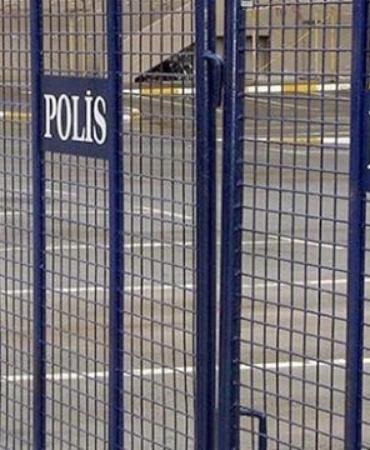 polis-barikati-aa-1609584