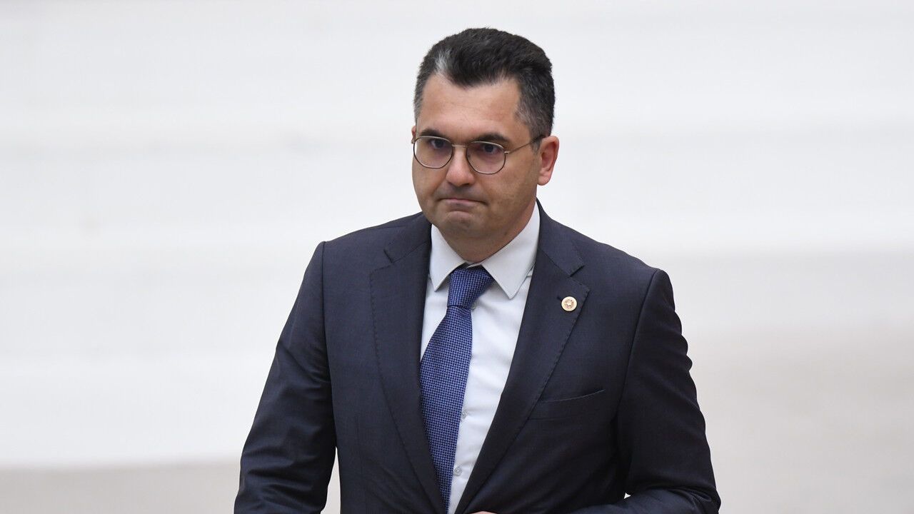 balikesir-milletvekili-burak-dalgin-deva-partisinden-istifa-etti-r6dt