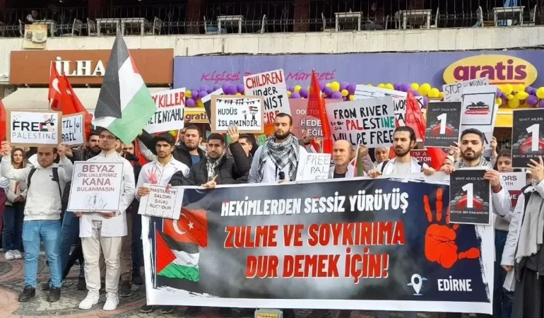 beyaz-onluklulerden-israile-tepki-yuruyusu