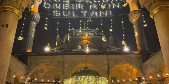 Ramazan Coşkusu Tarihi Valide-I Cedid Camisi’nde Yaşatılıyor