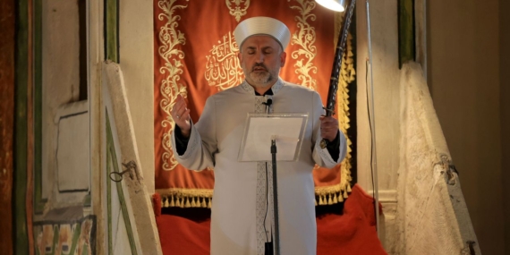 Edirne Eski Cami’de Kılıçla Hutbe Geleneği Asırlardır Sürüyor