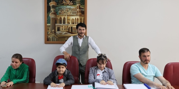 Görme Engelliler Parmaklarının Ucuyla Kur’an-I Kerim Okumayı Öğreniyor