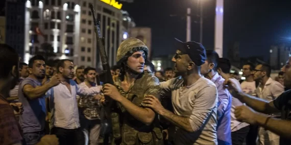 Mete Yarar, Kalleş Kalkışmayı Anlattı: Külliye’yi Kurtaran Isimsiz Kahramanlar