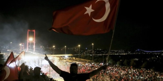 İstanbul’da, 15 Temmuz Gecesi Darbecilere Karşı Verilen Mücadele Akıllara Kazındı