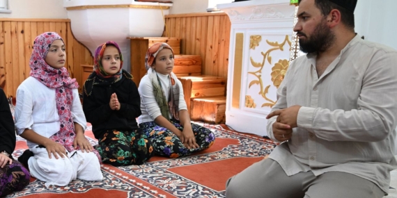 Camide Kur’an’ı, Sahada Ise Çevre Bilinci Öğreniyorlar