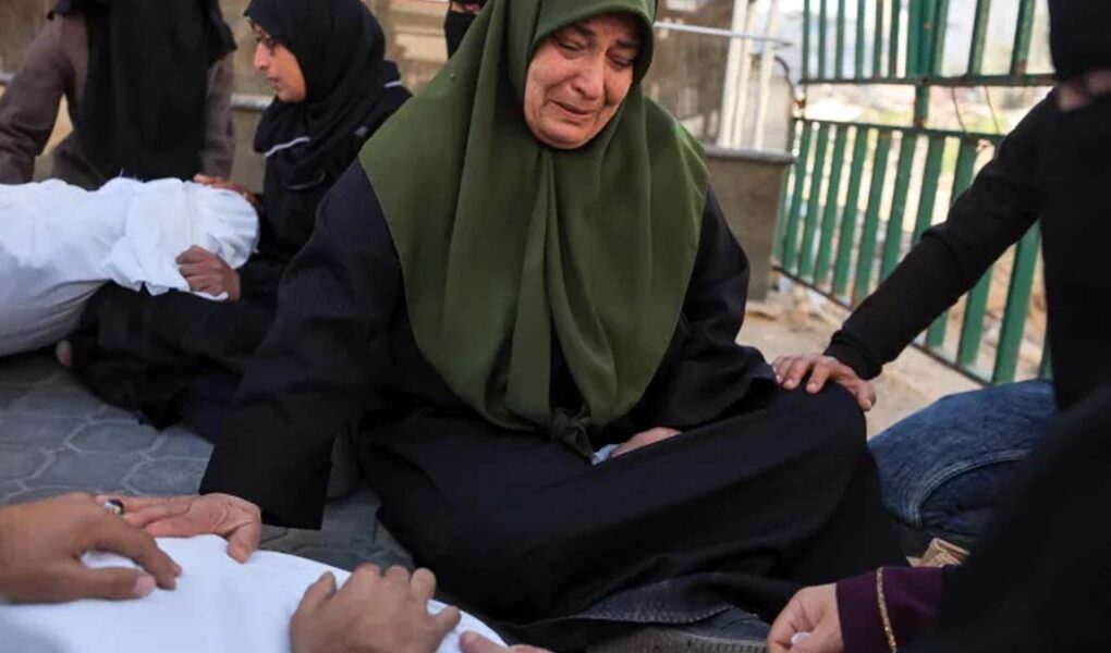 Gazze'nin merkezine düzenlenen saldırıda 8 şehit oldu