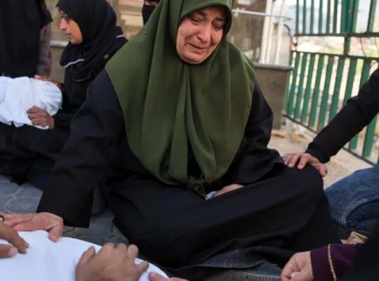 Gazze'nin merkezine düzenlenen saldırıda 8 şehit oldu