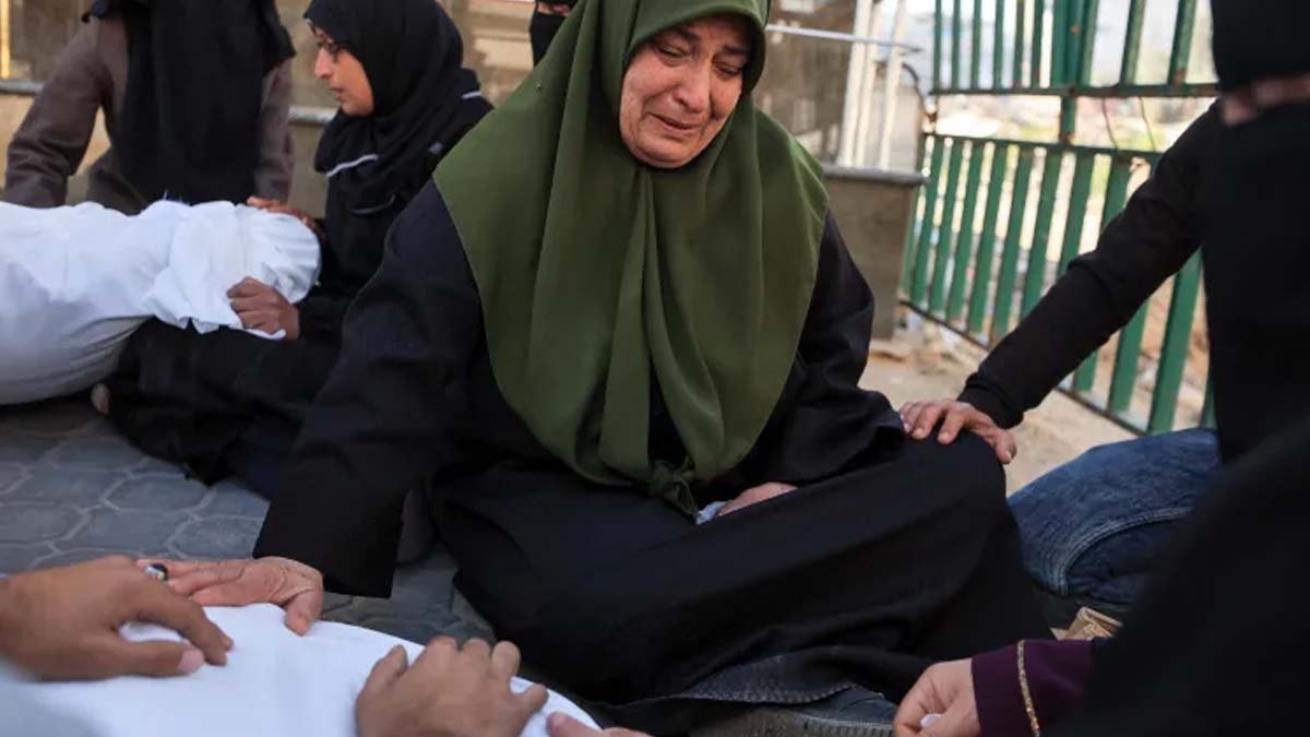 Gazze'nin merkezine düzenlenen saldırıda 8 şehit oldu