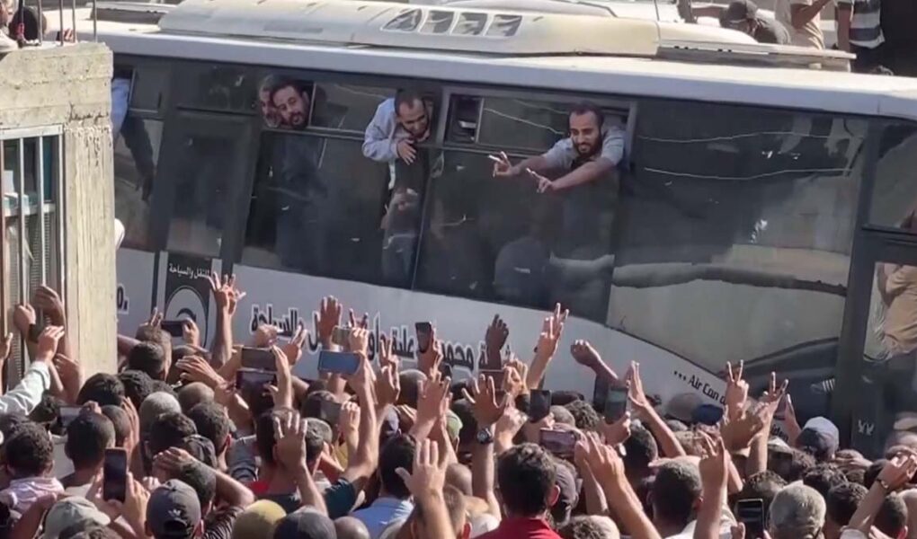 Özgürlüğüne kavuşan Gazzeliler yıkıntılarla karşılaştı