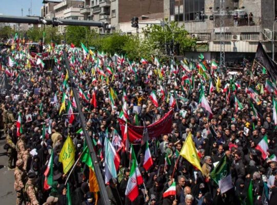 Tahran’da Hamaney için düzenlenen anma töreninde milyonlar toplandı