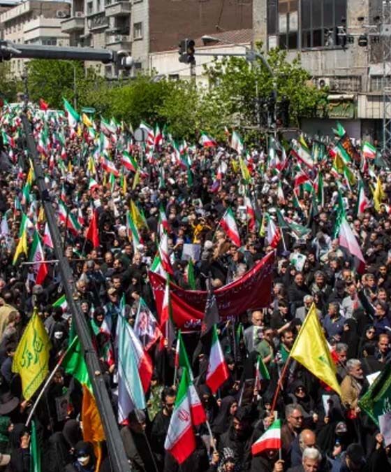 Tahran’da Hamaney için düzenlenen anma töreninde milyonlar toplandı