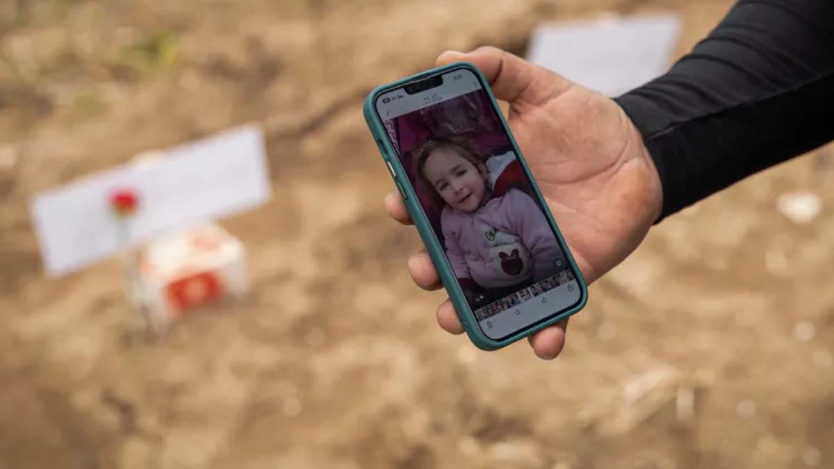 Lübnan'da İsrail saldırıları onlarca çocuğu hayattan kopardı