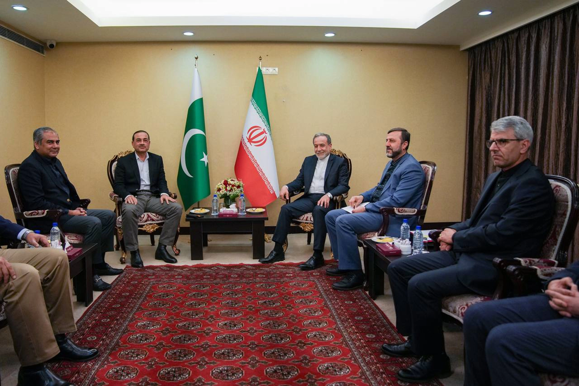 ABD-İran hattında ihtiyatlı iyimserlik: Pakistan devrede