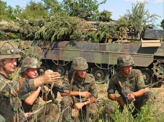 Alman gençliğinden zorunlu askerlik düzenlemesine tepki
