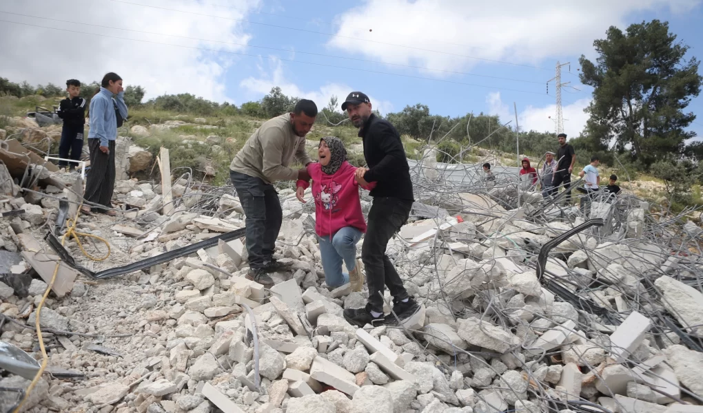 Batı Şeria'da eğitim hedefte: Bir çocuk öldü, bir okul yıkıldı