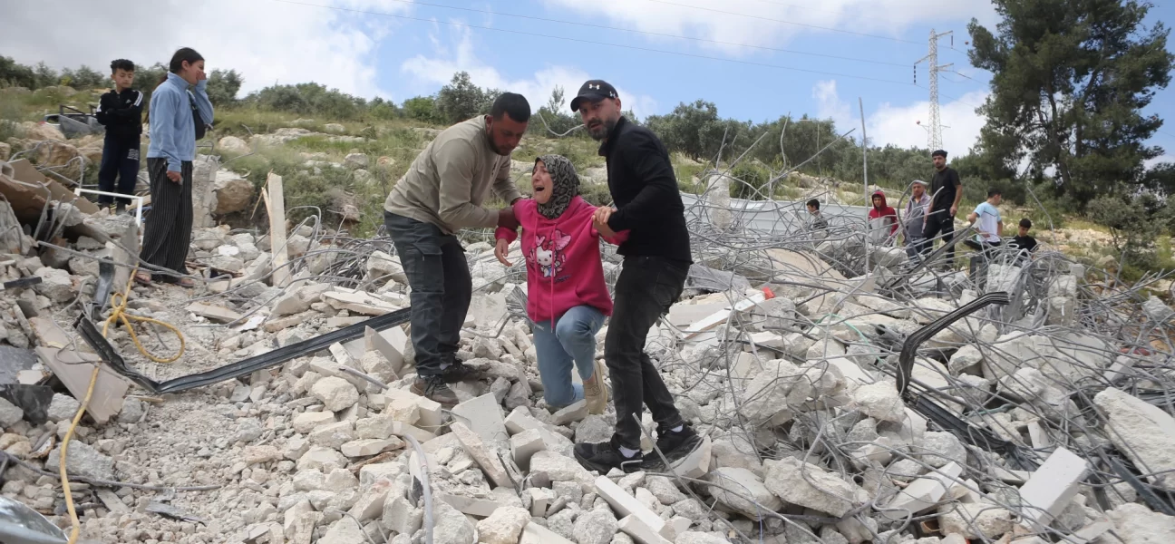 Batı Şeria'da eğitim hedefte: Bir çocuk öldü, bir okul yıkıldı