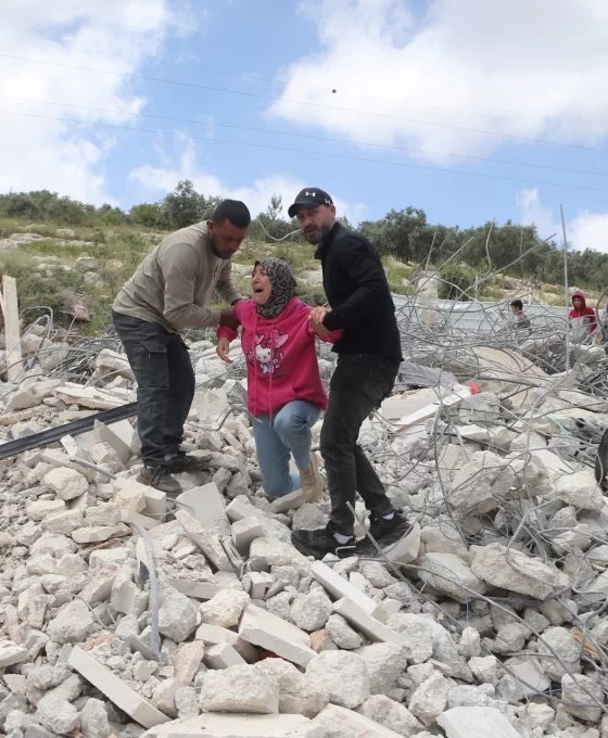 Batı Şeria'da eğitim hedefte: Bir çocuk öldü, bir okul yıkıldı