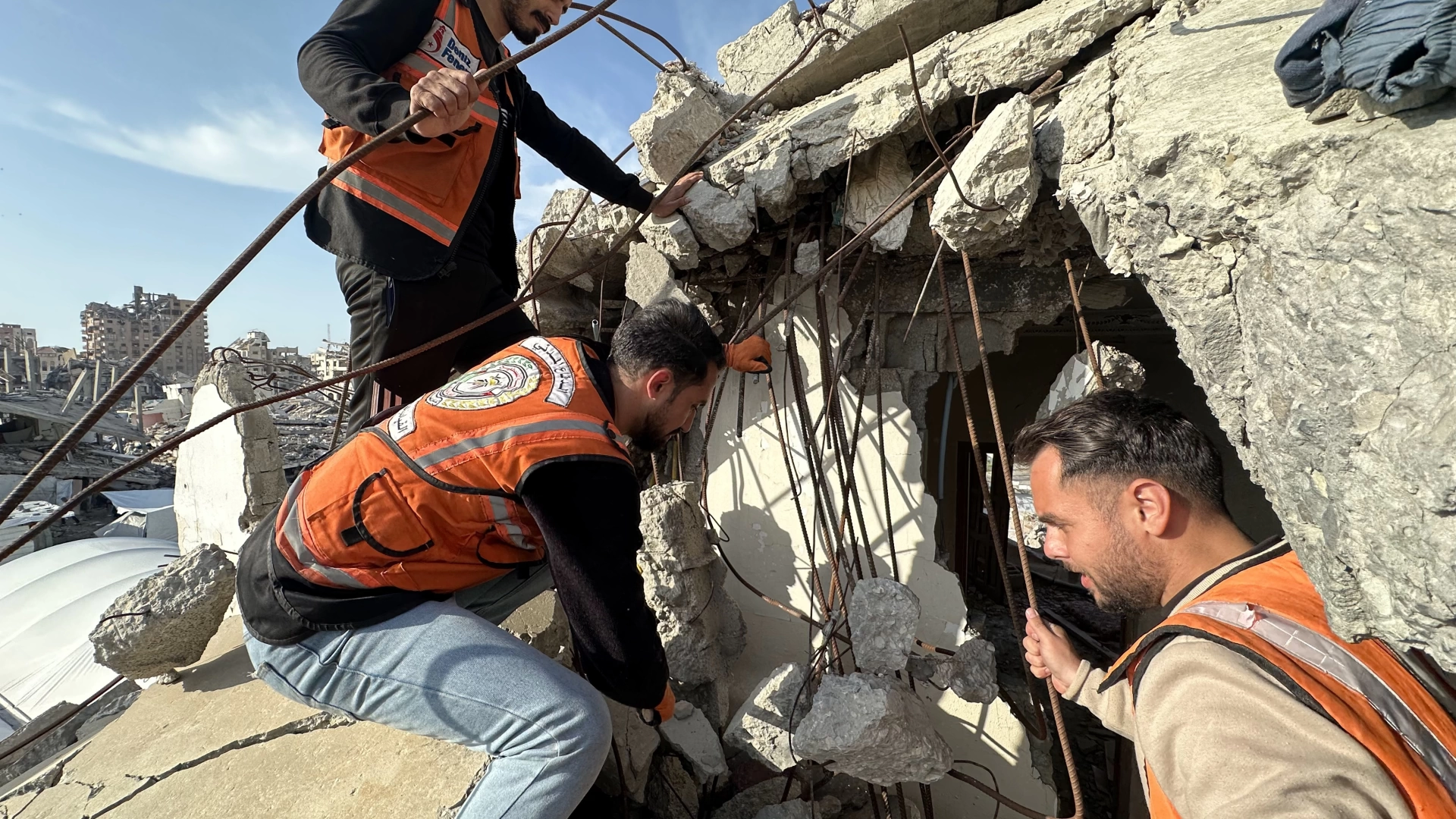 Gazze Sivil Savunma ekiplerinin tanıklığı: Enkazdaki feryatlar