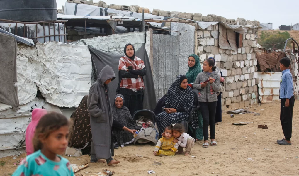 Gazze'de ateşkes ihlali: Okulda sığınan 10 yaşındaki çocuk başından vuruldu