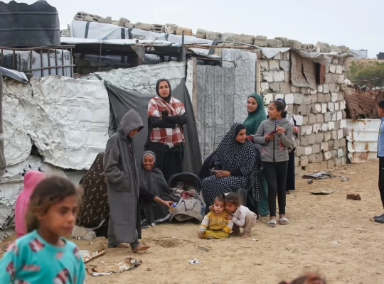 Gazze'de ateşkes ihlali: Okulda sığınan 10 yaşındaki çocuk başından vuruldu