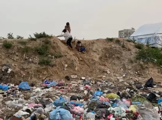 Gazze'de "fare ve salgın" savaşı: İsrail atıkları silah olarak kullanıyor