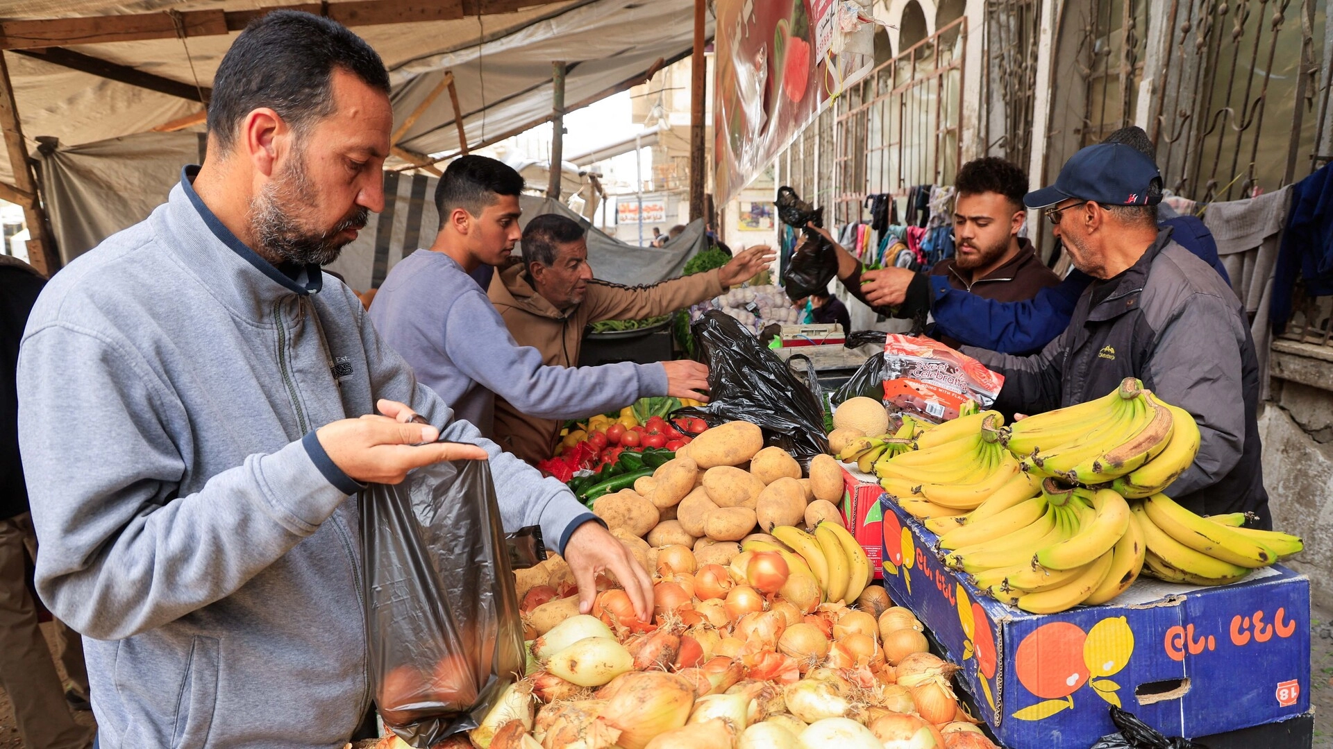 Gazze'de gıda fiyatları fırladı: Pazar yerleri cep yakıyor
