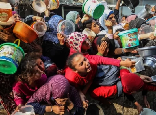 Gazze'de insani yardım sevkiyatı durma noktasında