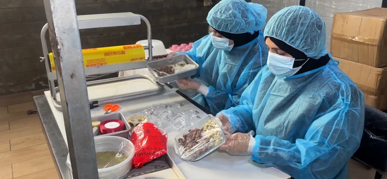 Gazzeli kadınlar yıkılan hayallerini çadırlarda yeniden inşa ediyor