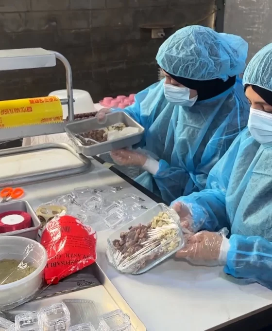 Gazzeli kadınlar yıkılan hayallerini çadırlarda yeniden inşa ediyor