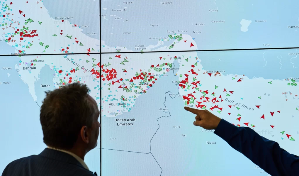 Hürmüz Boğazı açıldı ancak gemiler geçişte tereddütlü