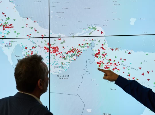 Hürmüz Boğazı açıldı ancak gemiler geçişte tereddütlü