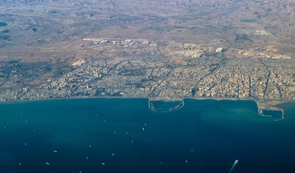 Hürmüz Boğazı tamamen açıldı: Petrol fiyatları çakıldı