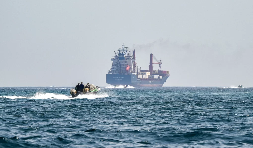 Hürmüz Boğazı'nda askeri hareketlilik: Müzakere öncesi gerilim