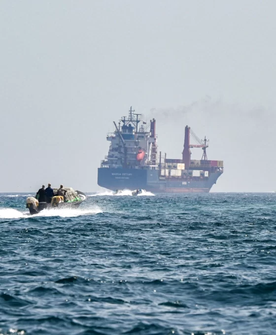 Hürmüz Boğazı'nda askeri hareketlilik: Müzakere öncesi gerilim