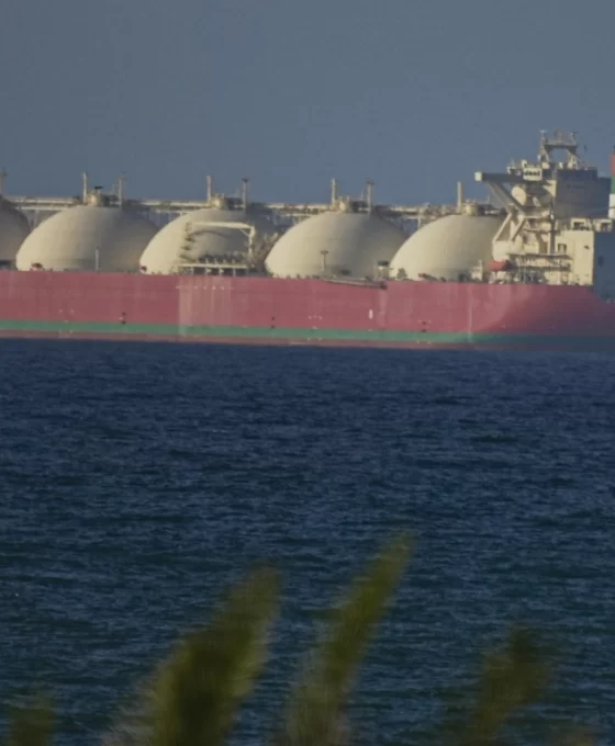 Hürmüz Boğazı'nda ilk gün: 10 gemi geçiş yaptı