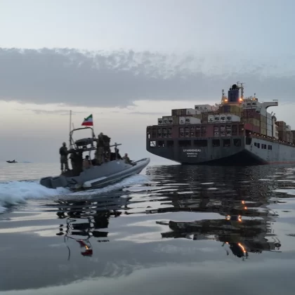 Hürmüz Boğazı'nda karşılıklı gemi hamleleri