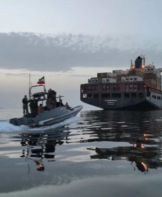 Hürmüz Boğazı'nda karşılıklı gemi hamleleri