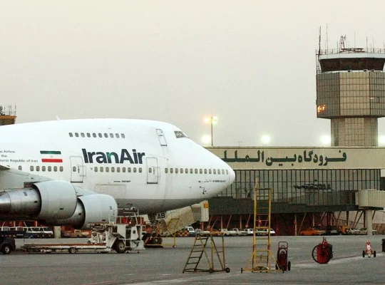 İran hava sahasını sivil uçuşlara kısmen açıyor