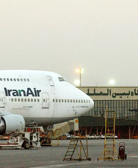 İran hava sahasını sivil uçuşlara kısmen açıyor