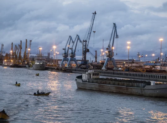 İran limanlarında büyük tıkanıklık: Günlük fatura 400 milyon dolar