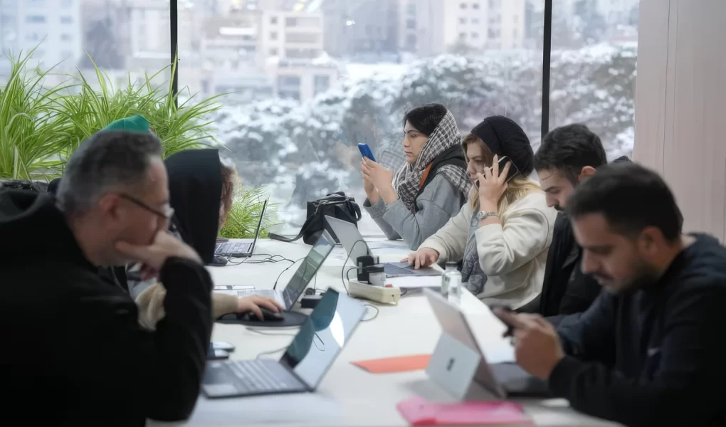 İran'da "beyaz hat" dönemi: Seçilmiş zümreye internet