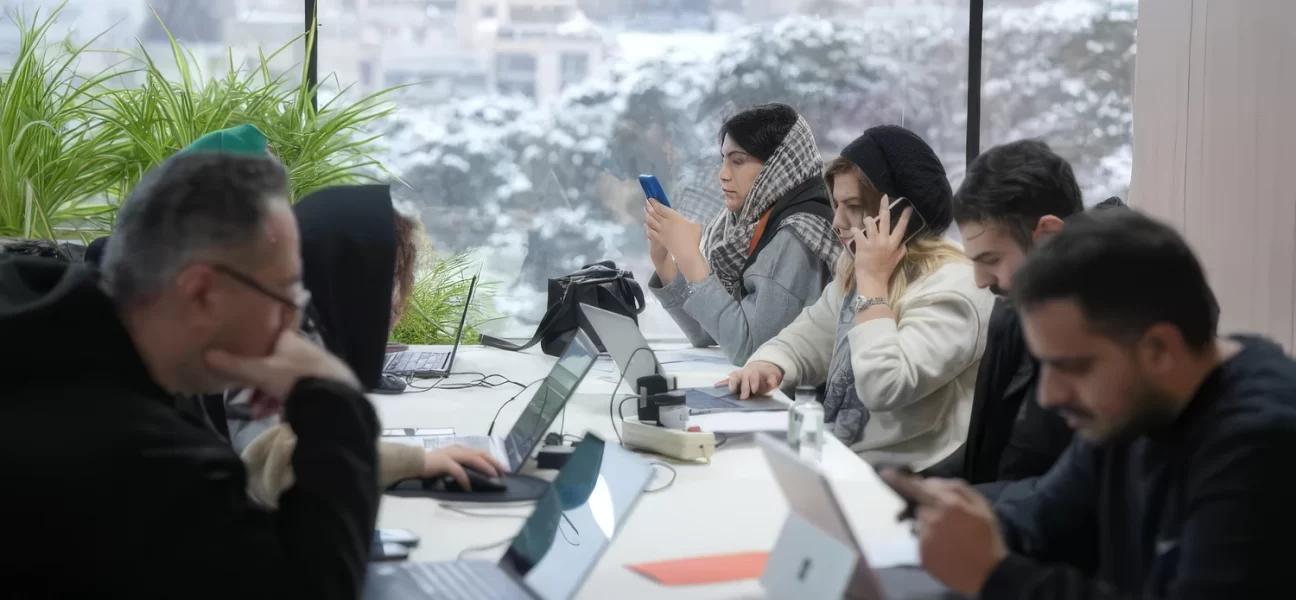 İran'da "beyaz hat" dönemi: Seçilmiş zümreye internet