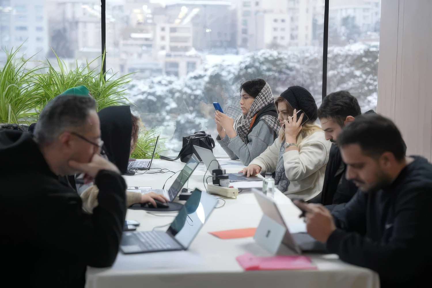 İran'da "beyaz hat" dönemi: Seçilmiş zümreye internet