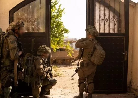 İsrail güçlerinden El Halil'de baskın: Sivil binalara el konuldu