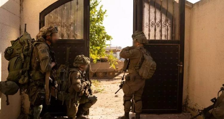 İsrail güçlerinden El Halil'de baskın: Sivil binalara el konuldu