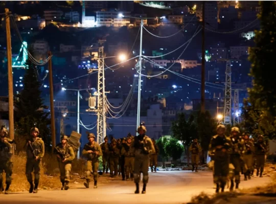 İsrail ordusu el-Bire kentinde baskın düzenledi