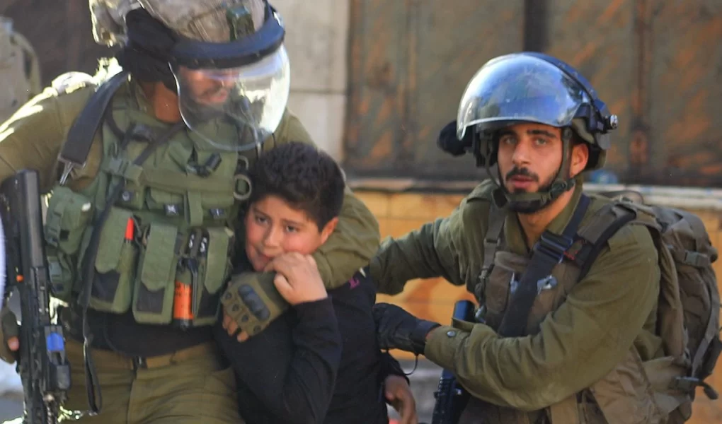 Kalandiya'da şiddetli baskın: Gerçek mermi ve darp