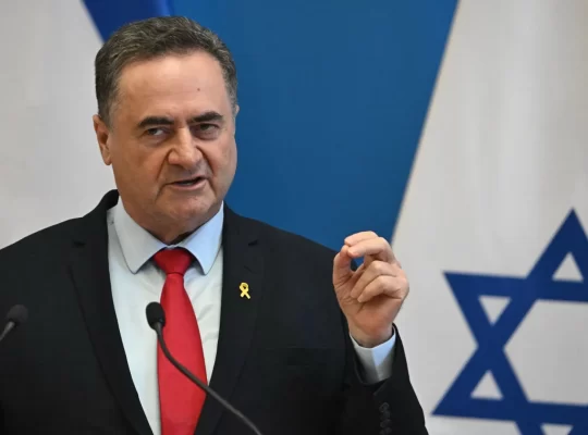 Katz: Lübnan'da kontrol ettiğimiz alanlarda kalacağız