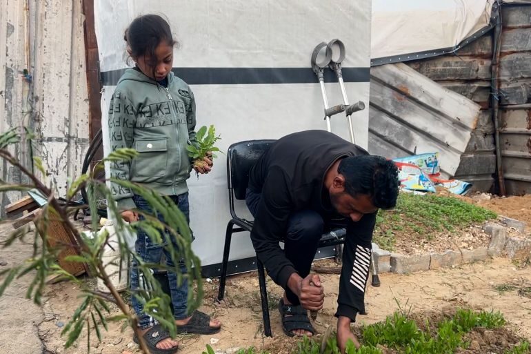 Koltuk değneğiyle hayata tutunmak: Gazze’den kahramanlık hikayesi
